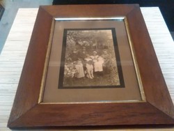 Antik családi fotó kerettel üveg alatt