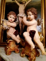 Zenélő puttók - monumentális barokk stílusú figurák