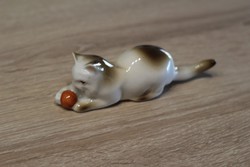 Zsolnay játszó cica kézzel festett