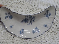 Kék virágos porcelán csontos tányér.