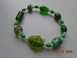 Kézműves egyedi aranymintás üveg gyöngyökkel,zöld árnyalatokban, karkötő