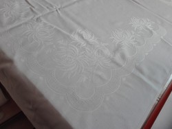 Fehér damaszt asztalterítő,  126 x 152 cm