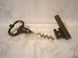 Régi réz kulcs alakú dugóhúzó és sörnyitó 