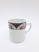Pajzspecsétes Zsolnay rózsás szoknyás bögre ritka mintával - antik porcelán fajansz csésze