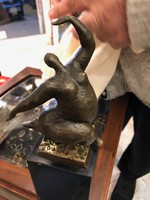 Milo gyönyörű bronz szobra, szignált, eredeti, maga a szobor 15 cm-es