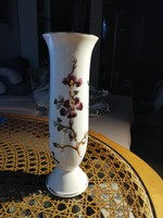 Barokk stílusú Zsolnay váza virágmintával, aranyozott szegéllyel