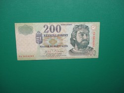 Ropogós 200 forint 2004 FA