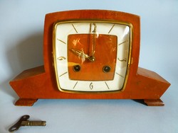 Ritka,art deco óra,felesütős kandalló óra eredeti kulccsal 