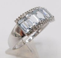 Akvamarin és 0.34ct gyémánt. Fehérarany gyűrű.Nagy méret