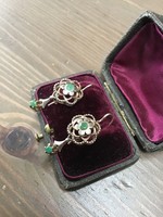 Kézműves aranyozott ezüst fülbevaló smaragd kövekkel