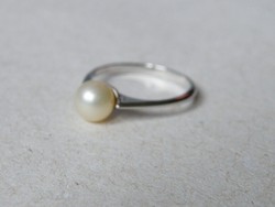 KK574 Elegáns ezüst gyűrű igazgyönggyel