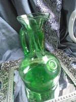 Zöld üveg kiöntő. 