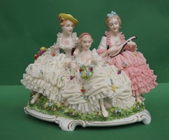 Unterweissbach Volkstedt német porcelán hölgyek csipke tüll ruhában virágos mezőn  