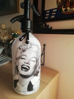 Marilyn Monroe-s szódásüveg, dekoráció