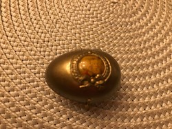 Antik kinyitható fém kis tojás képpel 