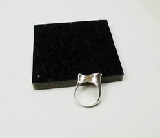 Formatervezett ezüst gyűrű
