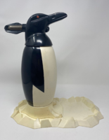Pingvin formájú szódásszifon saját tálcájával