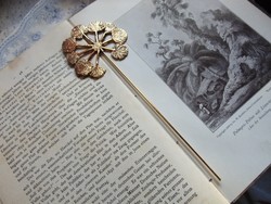 Csodaszép páfrányfenyő leveles arany színű réz / vas könyvjelző 