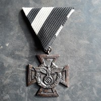 Német náci barna kitüntetés,fekete-fehér szalagon