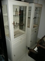 2 db eredeti antik üveg polcos szecessziós fa orvosi szekrény nagyon szép állapotban kb.1920-30