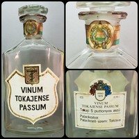 "Vinum Tokajense Passum" címkés borosüveg (1026)