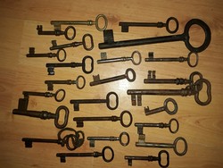 Kb.20 db régi kapu(ajtó) kulcs