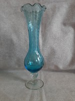 Fodros szélű kék üveg váza