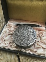 Antik kézműves ezüst kis tükrös dobozka vésett mintával