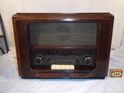 SOUNDMASTER 960 - 80 éves Német rádió replikája -  CD játszós - javításra szorul