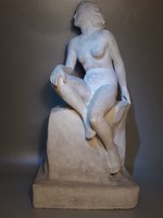 Antik ülő gipsz női akt szobor