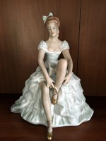 Wallendorf porcelán barokk "Öltözködő balerína" keresi új tulajdonosát!