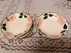 Csodás Villeroy és Boch dombor rózsamintás, fajansz tányérszettek két személyre ( 2 mély, 2 lapos)  