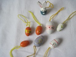Húsvéti dekoráció apró tojás nyúl húsvétfára
