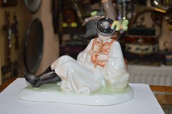 Zsolnay porcelán juhász figura