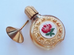 Régi mini parfümös üveg gobelin kölnis palack tölcsérrel