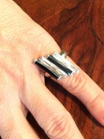 Különleges ezüstgyűrű.