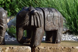 Valódi kő, faragott elefánt Kínából!