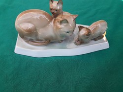 Szépséges Zsolnay porcelán cica család