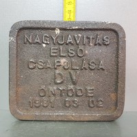 "Nagyjavítás első csapolása DV öntöde 1981 03 02" emlék öntöttvas tábla (1097)