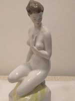 Hollóházi kézzel festett női akt szobor