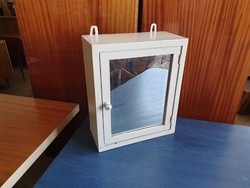 Régi vintage fenyő tükrös fa faliszekrény fali szekrény