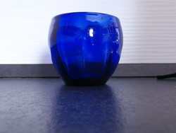 Kék üveg kaspó