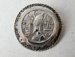 KK779 Különleges Egyiptomi motívumokkal díszített ezüst bross fémjelzett .900