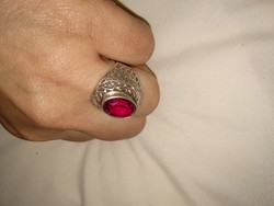 Királynői rózsaszín köves nagy méretű ezüst színű antik női ékszer, cizellált orosz gyűrű