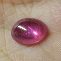 Ovális fazettált pinkr színű rubin drágakő (02)