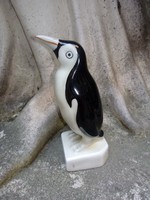 Aquincumi retro pingvin figura