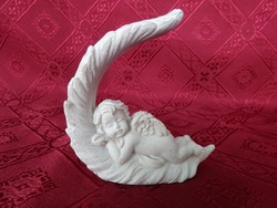 Angel lies on a curved acanthus leaf with a height of 9 cm. He has!