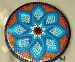 Kézműves mozaikos asztal