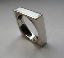 Négyzet alakú ezüst designer gyűrű gyöngyház betéttel, egyedi!
