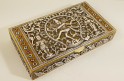 Káprázatosan szép, ezüstberakásokkal gazdagon díszített antik tibeti réz doboz!